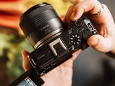 Mówi się, że Canon EOS R6 V wygląda podobnie do przedstawionego na zdjęciu EOS R50 V.
