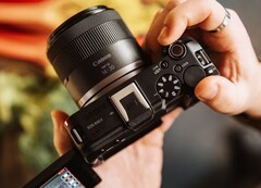 Mówi się, że Canon EOS R6 V wygląda podobnie do przedstawionego na zdjęciu EOS R50 V.