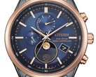 Zbliżenie na zegarek Citizen BY1036-53L Eco-Drive z wskaźnikiem faz księżyca, wyposażony w niebieską tarczę, ramkę w kolorze różowego złota, czarną kopertę ze stali nierdzewnej oraz analogowy wskaźnik faz księżyca umieszczony na godzinie 6.