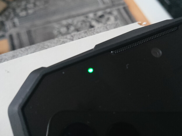 Wskaźnik powiadomień Doogee Fire 7 Pro. (Źródło zdjęcia: Sergey Tarasov - Notebookcheck)