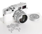 Aparat Leica "Pope Francis" M-A z dalmierzem 35 mm to jedyna w swoim rodzaju kopia tego klasycznego, w pełni mechanicznego aparatu filmowego. (Źródło zdjęcia: Leica)