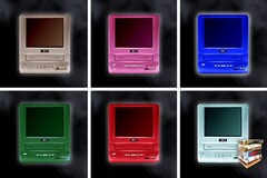 RetroBox łączy w sobie mały ekran LCD z odtwarzaczem VHS (źródło obrazu: RetroBox)