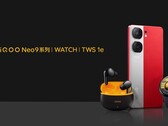 Zegarek iQOO Watch i słuchawki Ie z Neo9. (Źródło: iQOO)