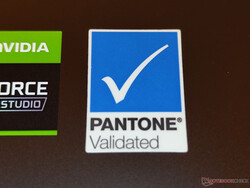 Vivobook Pro 16X OLED z naklejką walidowaną Pantone