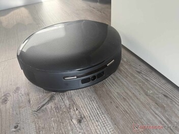 Podczas testów robot Lefant M5 Pro często zachowywał dość duży margines bezpieczeństwa w pobliżu mebli.