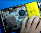 Nintendo Switch 2 z zainstalowaną baterią innej firmy o pojemności 8000 mAh. (Źródło obrazu: Naga)