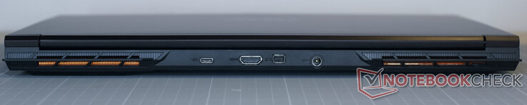 USB-C 3.2 Gen2×1(bez dodatkowych funkcji); HDMI 2.1 (z HDCP 2.3); Mini DisplayPort 1.4; złącze zasilacza;