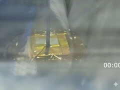 Nowa bateria przebita gwoździem (źródło obrazu: Sun, Y., Zuo, C., Wang, H. i in. 2025; edytowane przez AI)