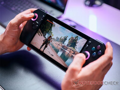 AFMF 2.1 jest już dostępny na ROG Ally i nowszym ROG Ally X, na zdjęciu. (Źródło zdjęcia: Notebookcheck)