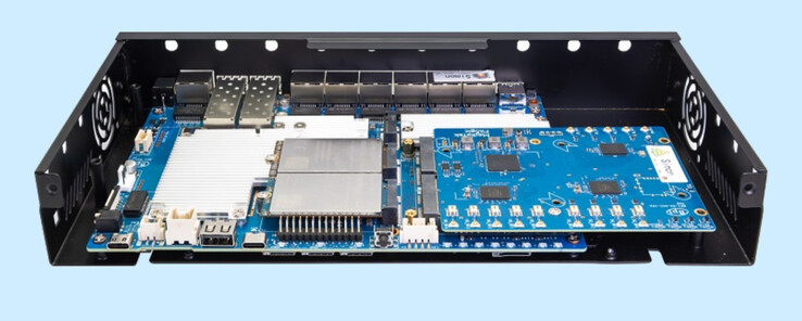 BPI-R4 Pro może być również opcjonalnie wyposażony w aluminiową obudowę.