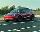 Tesla Model Y Standard w kolorze czerwonym (źródło zdjęcia: Moose/X)