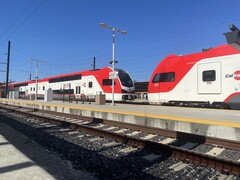 Zaparkowane EMU Caltrain (Stadler Kiss) czekają na obsługę podczas Display Week w maju 2024 r. (Źródło zdjęcia: Andreas Sebayang)