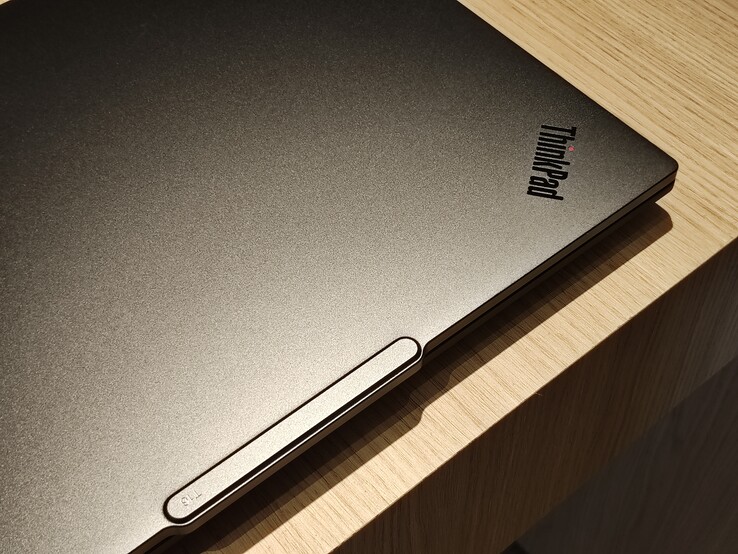 Aluminiowa pokrywa laptopa ThinkPad T16 Gen 5.