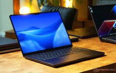 Apple w ciągu najbliższych dwunastu miesięcy planuje wprowadzić na rynek dwie generacje komputerów MacBook Pro.