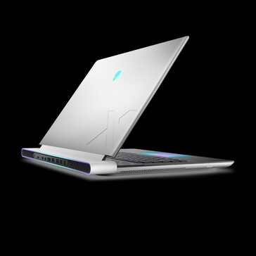 Porty Alienware x16 R2 (zdjęcie wykonane przez Dell)