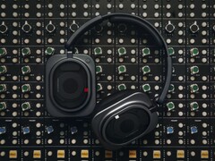Nothing Headphone (1) Pro łączy trzy przetworniki na każde ucho z adaptacyjnym ANC i nawet 68 godzinami pracy na baterii.
