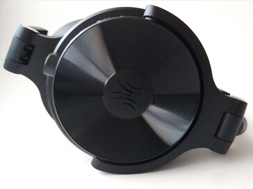 Mikrofon w pobliżu logo. (Źródło obrazu: Notebookcheck)