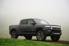 Rivian R1T 2024 zaczyna się od 71 700 dolarów. (Źródło: Rivian)