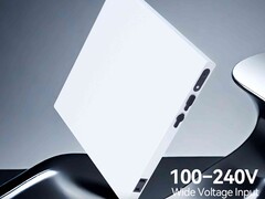 Nomad N1 to płaski, półprzewodnikowy power bank z gniazdem AC (źródło zdjęcia: Nomad)