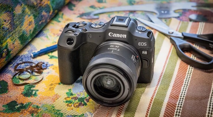 Następca przedstawionego na zdjęciu Canon EOS R8 ma mieć design retro.