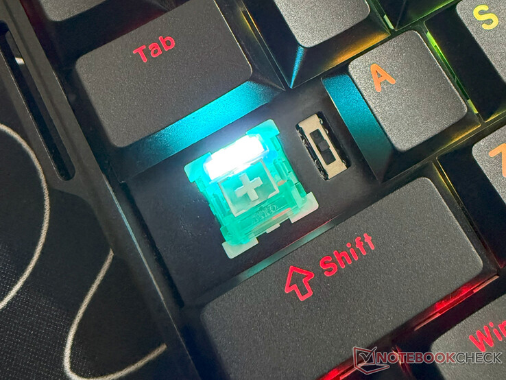 Bezprzewodowy przełącznik Fun60 Ultra pod klawiszem Caps Lock