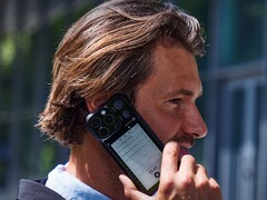 SmartInk I: etui na iPhone&#039;a z wyświetlaczem e-ink (źródło zdjęcia: Reetle)