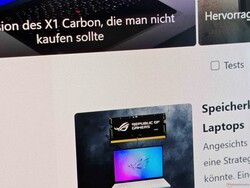 Wyraźnie widoczny efekt rastra (nieznacznie wzmocniony przez kamerę)