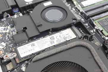 Główne gniazdo M.2 2280 PCIe5 x4 (z usuniętym rozpraszaczem ciepła)