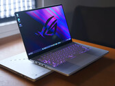 Dwie z sześciu jednostek SKU 2024 Asus ROG Zephyrus G14 są już dostępne w sprzedaży (źródło obrazu: NotebookcheckReviews na YouTube)