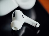 Słuchawki AirPods Pro nowej generacji Apple będą wyposażone w dwie kamery.