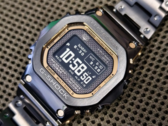 Casio G-Shock GMW-BZ5000GD-1 (na zdjęciu) wydaje się mieć nieco bardziej wyrzeźbione uszy i wypolerowane krawędzie niż na poprzednich zdjęciach. (Źródło zdjęcia: L&amp;W na WatchUSeek)
