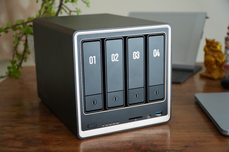 Ugreen NASync DXP4800 GT to 4-kieszeniowy serwer NAS
