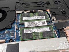 2x SODIMM pod osłoną