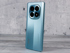 Xiaomi Poco M8 5G ma dużą wyspę z kamerą typu squircle. (Źródło obrazu: Xiaomi)