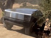 Tesla Cybertruck wykonała niezły pokaz wspinaczki po schodach Hollister Hill Stair Step podczas niedawnych testów terenowych. (Źródło zdjęcia: @stretch_thecj2l na Instagramie)