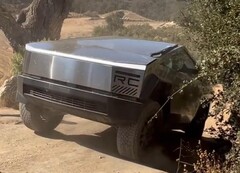 Tesla Cybertruck wykonała niezły pokaz wspinaczki po schodach Hollister Hill Stair Step podczas niedawnych testów terenowych. (Źródło zdjęcia: @stretch_thecj2l na Instagramie)