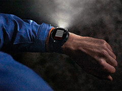 Garmin obecnie nie oferuje oprogramowania systemowego 23.18 dla wariantów Pro, takich jak Fenix 7 Pro na zdjęciu. (Źródło zdjęcia: Garmin)