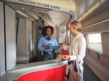 Jest też wagon restauracyjny (źródło zdjęcia: Amtrak)