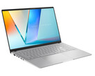 Wygląda na to, że istnieje spora przepaść cenowa między wersjami Vivobook S 15 OLED z procesorami AMD i Qualcomm. (Źródło zdjęcia: ASUS)