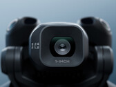 Następny dron DJI Mini przeskoczy na 1-calowy sensor CMOS z przysłoną f/1.8 i ekwiwalentem ogniskowej 24 mm. (Źródło obrazu: DJI)