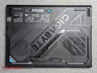 A16 Pro: Brak różnic również na dole