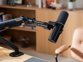 Mikrofon Maono PD500W może służyć jako mikrofon przewodowy lub bezprzewodowy do transmisji na żywo z laptopa lub telefonu.