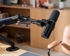 Mikrofon Maono PD500W może służyć jako mikrofon przewodowy lub bezprzewodowy do transmisji na żywo z laptopa lub telefonu.