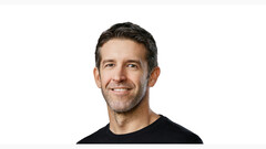 Zdjęcie Johna Ternusa, starszego wiceprezesa ds. inżynierii sprzętowej w Apple. (Źródło zdjęcia: Apple)