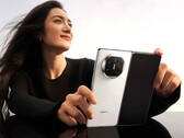 Nowy Huawei Mate X ma ulepszoną obudowę aparatu, która chroni te same czujniki. (Źródło obrazu: Huawei)