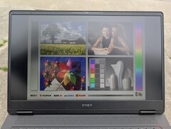 Wyblakłe kolory na zewnątrz przy dużym zachmurzeniu