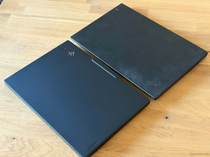 X1 Carbon 14. generacji (po lewej) a 7. generacji (po prawej)