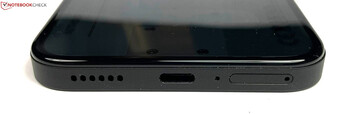 Dół: głośnik, USB-C 2.0, mikrofon, dual SIM