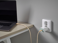 Najnowsza ładowarka IKEA Sjöss (na zdjęciu) oferuje moc wyjściową do 65 W. (Źródło zdjęcia: IKEA)