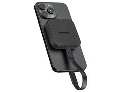 Cena kompatybilnego z MagSafe dysku NX-P4MG zaczyna się w Japonii od około 188 dolarów. Na zdjęciu: przenośny dysk SSD podłączony do iPhone'a. (Źródło zdjęcia: Nextorage)